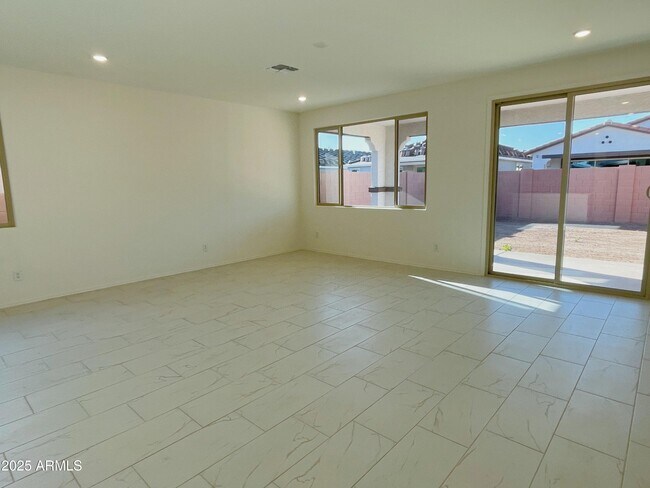 Building Photo - 21133 E Raven Dr