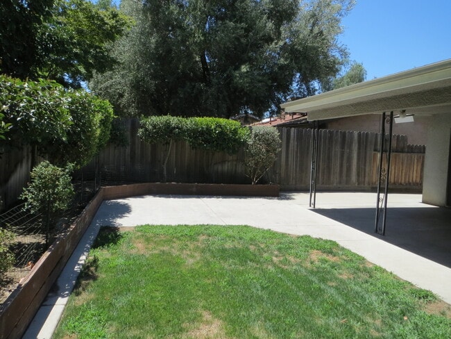 Building Photo - Well taken care of home in the heart of Clovis.