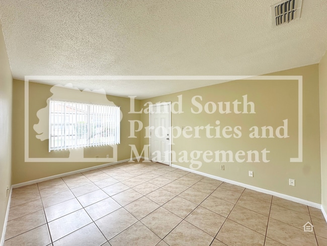 Building Photo - 5836 Charlton Dr