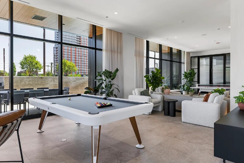 Building Photo - 219 N Elizabeth St