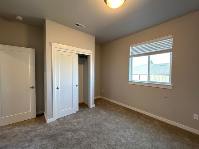 Building Photo - 2 Bedroom Duplex – Luderman Crossing - Bend - PENDING APPLICATION