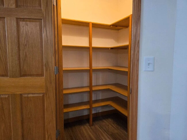 Building Photo - Multi generational Home New London