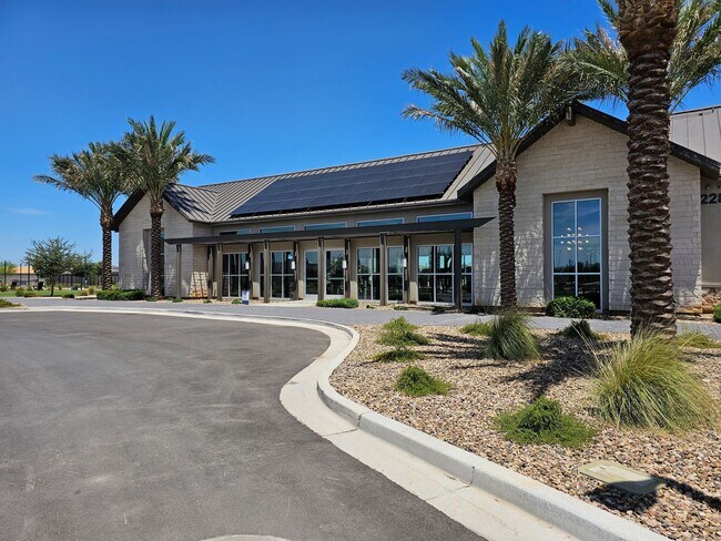 Building Photo - Wonderful new build with family fun amenities
