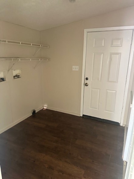 Building Photo - 105 Oakhill Ct