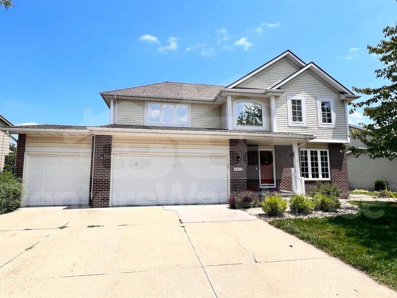 Primary Photo - 1513 NE Michael Dr