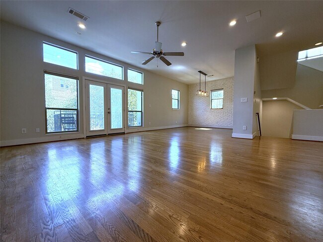 Building Photo - 2125 Roy St
