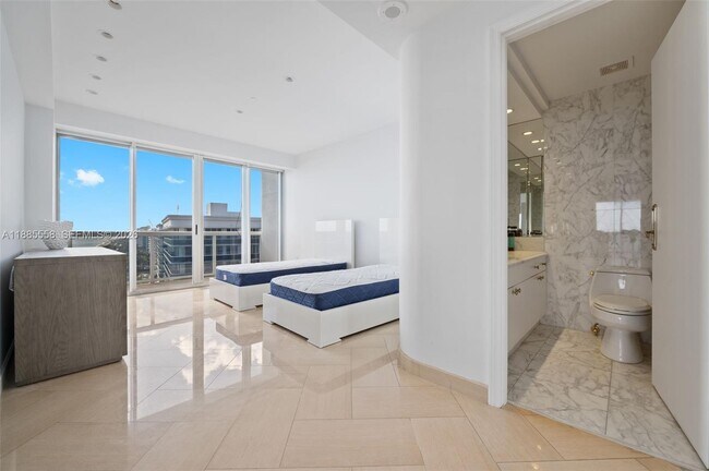 Building Photo - 9601 Collins Ave