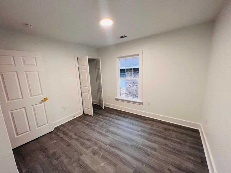 Building Photo - 7111 Porcher Dr