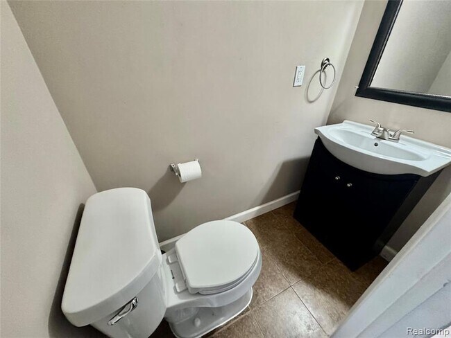 Building Photo - 41070 Southwind Dr