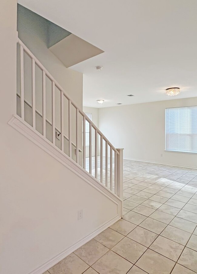 Building Photo - Contemporary Living in Seguin – Over 2,400 Sq Ft of Comfort