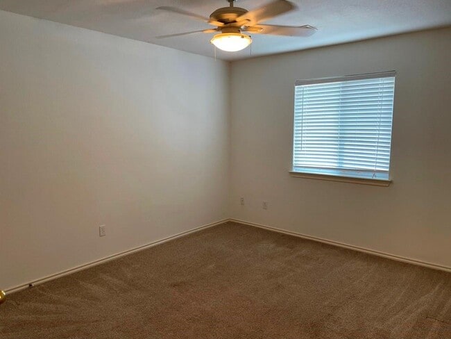 Building Photo - 1716 Rosenborough Ln S
