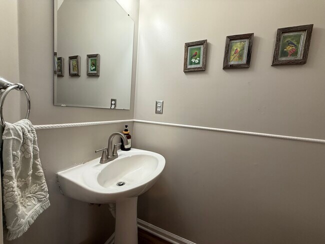 Building Photo - 2317 Kissing Tree Ln SE