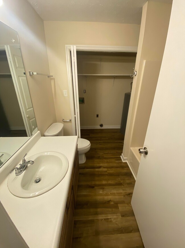 Building Photo - 2119 Rock Creek Dr