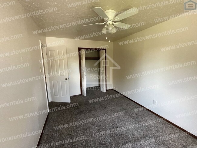 Building Photo - 1912 SW D Ave