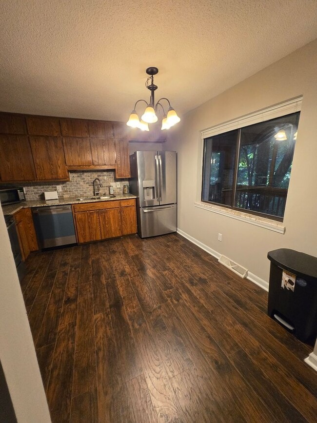 Building Photo - 1569 Colony Park Dr