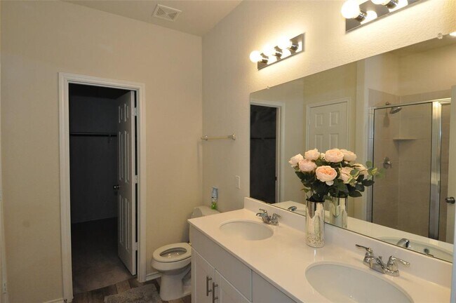 Building Photo - 1717 T H Johnson Dr