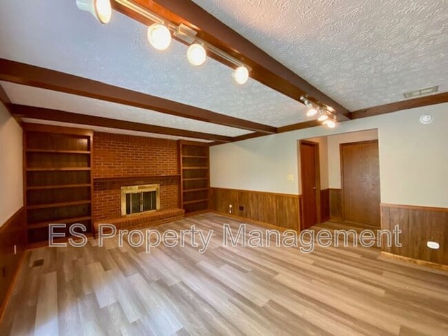 Building Photo - 6110 Munsee Ln