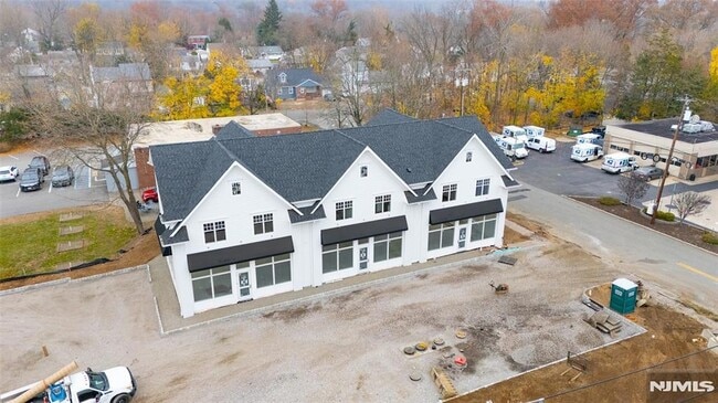 Building Photo - 445 Ramapo Valley Rd