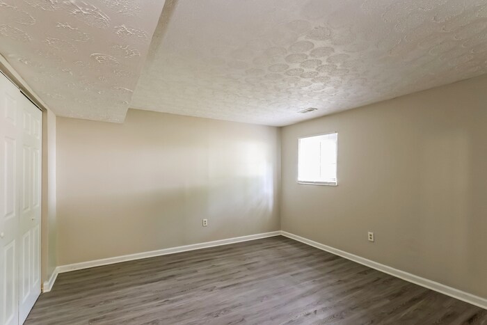 Building Photo - 7777 Ravenswood Dr