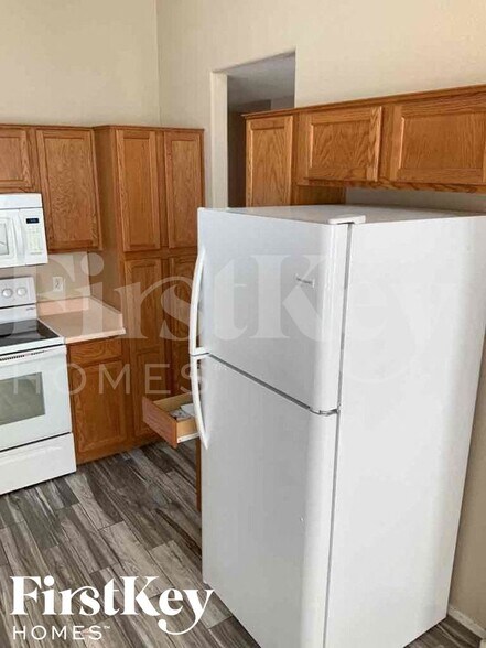 Building Photo - 4128 W Solar Dr