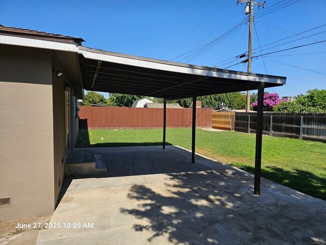 Building Photo - 1706 E Burton Ave