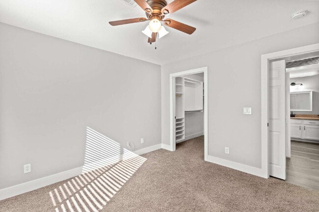 Building Photo - 7100 W Pirates Cove Rd