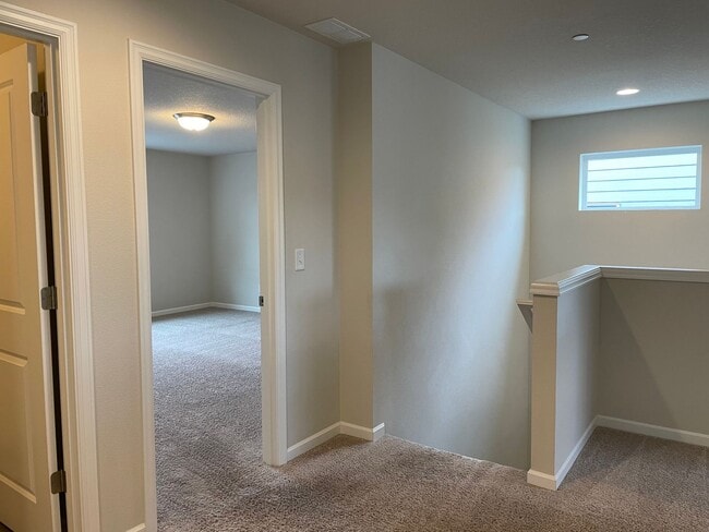 Building Photo - Beautiful 4 Bedroom 2.5 Bath Home Located ...