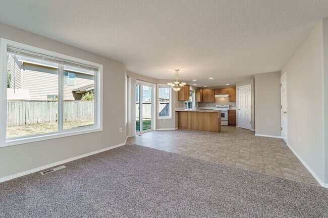 Building Photo - Your Next Home Awaits! 4BR/2.5BA with Fenc...