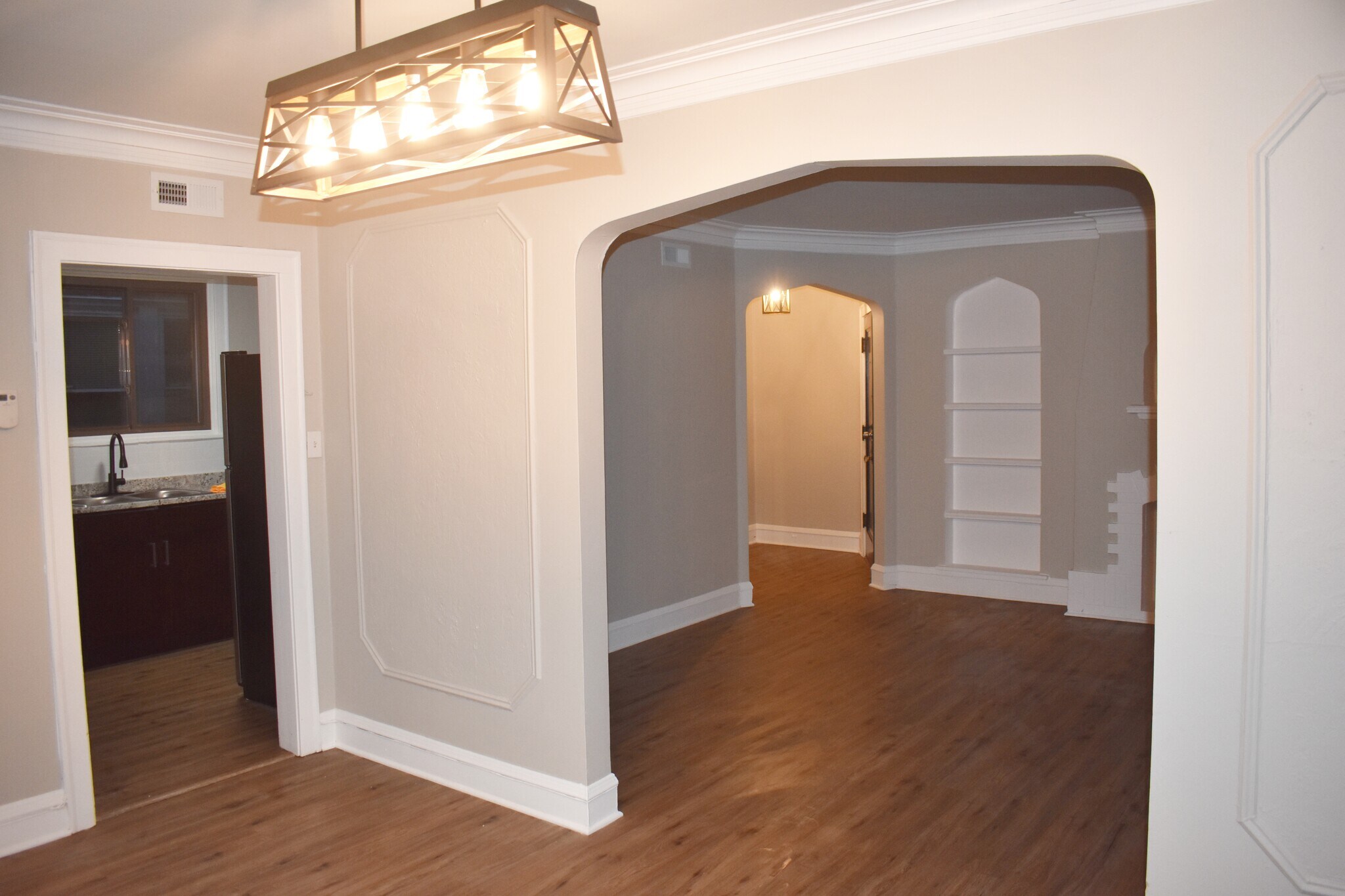 Building Photo - 3218 W Balmoral Ave