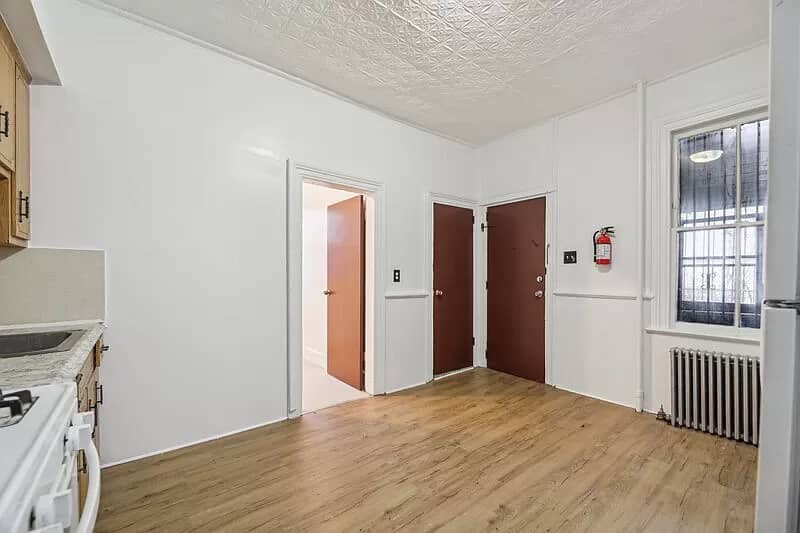 Building Photo - 42 Hudson St