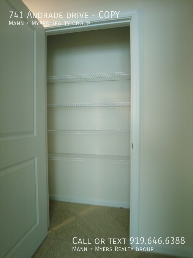 Building Photo - 741 Andrade Dr