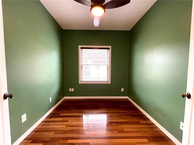 Building Photo - 403 Monroe Ave S