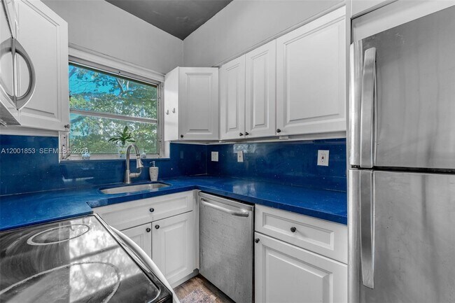 Building Photo - 28 Almeria Ave