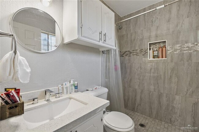 Building Photo - 1716 Ivy Ave