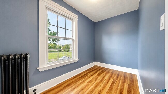 Building Photo - 21 Parmelee Ave