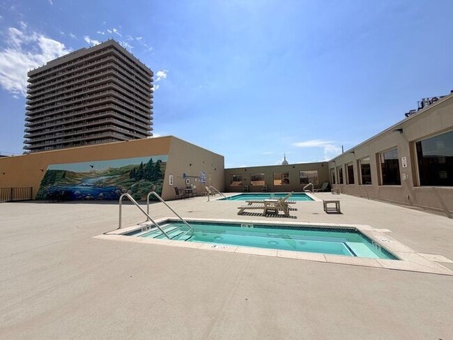 Building Photo - Riverwalk Tower 2 Bedroom Condo - 2 Parking Spaces/Private Laundry