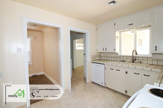 Building Photo - 686 Coronado St