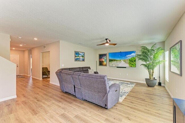 Building Photo - Beautiful Home For Rent In Crosswind Point!