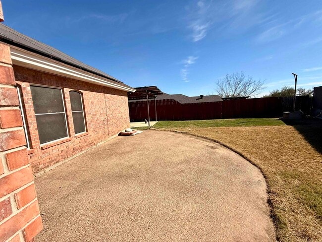 Building Photo - 405 Wren Point