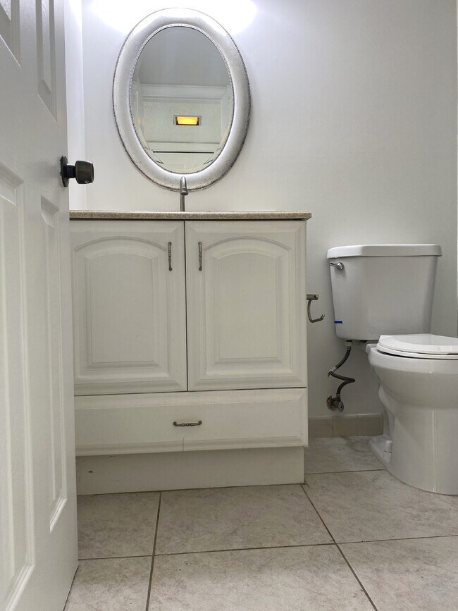 Building Photo - Cypress Bend Top Floor Private Corner 2/2 Available Now!