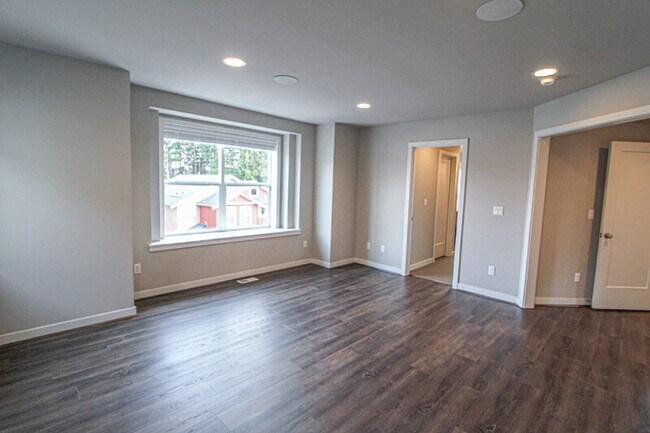 Building Photo - 1418 184th Pl SE