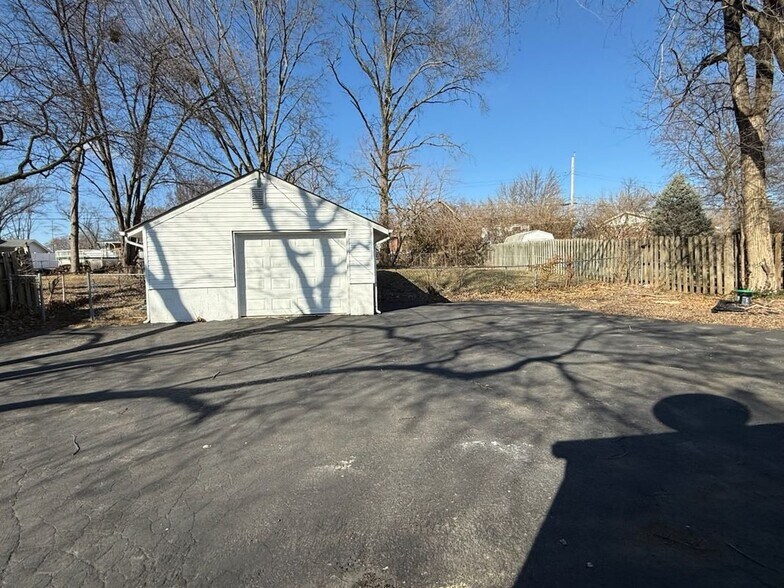 Building Photo - 1725 St Catherine St