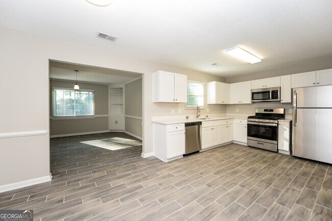 Building Photo - 141 The Esplanade Way SW