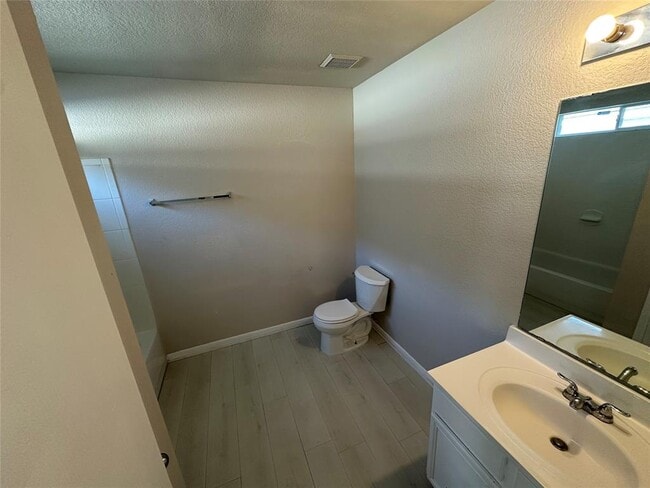 Building Photo - 318 Remington Heights Dr