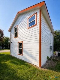 Building Photo - 1404 Ave E - B Ave