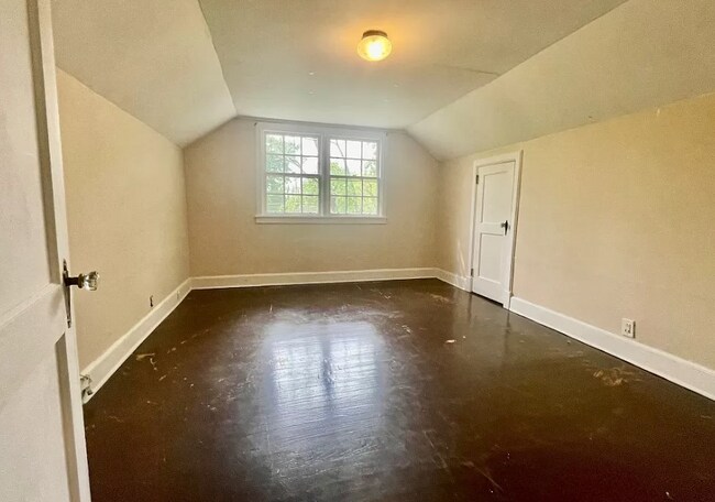 Building Photo - 433 Thorn Pl