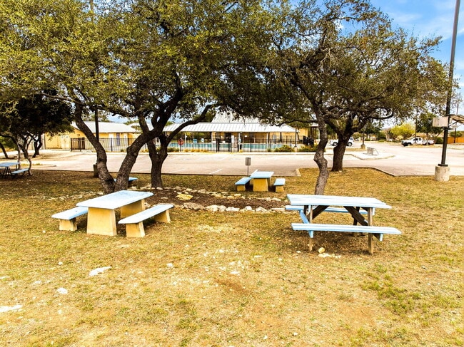 Building Photo - Charming 4-Bedroom Sanctuary - Spacious Living Awaits