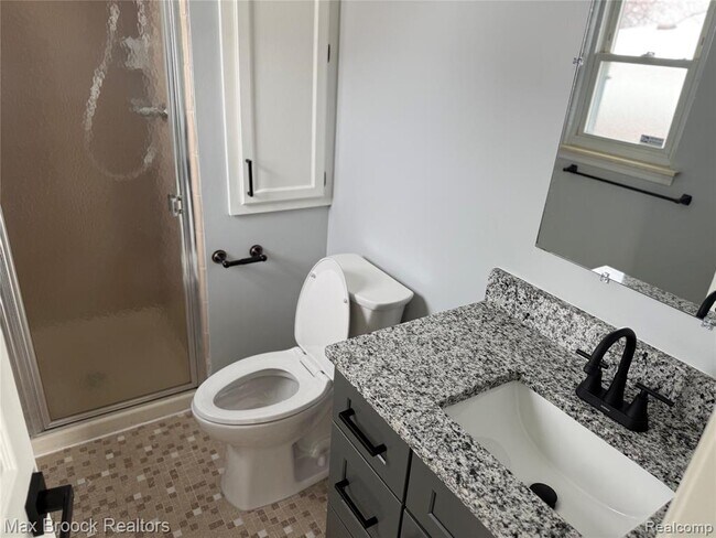 Building Photo - 38527 Claremont Dr