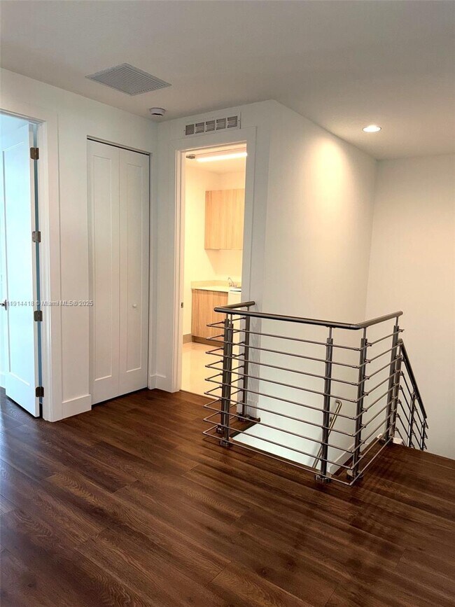 Building Photo - 1438 SW 23rd St