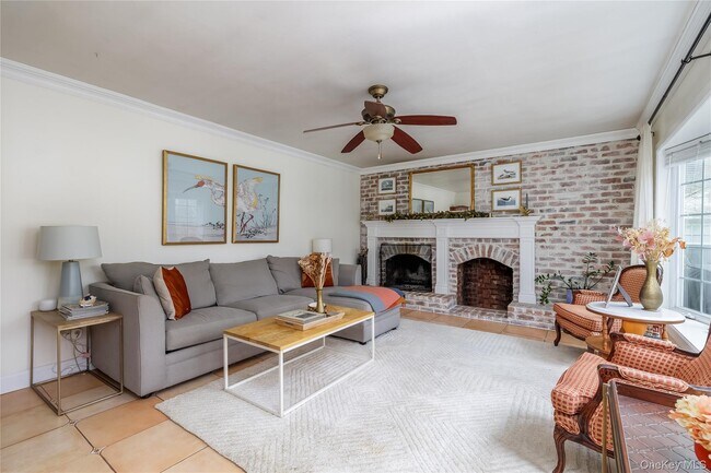 Building Photo - 44 Frazer Dr